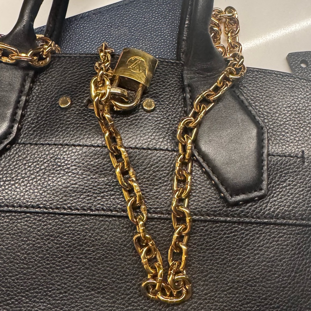 Louis Vuitton
City Steamer MM - Picture 7 of 7